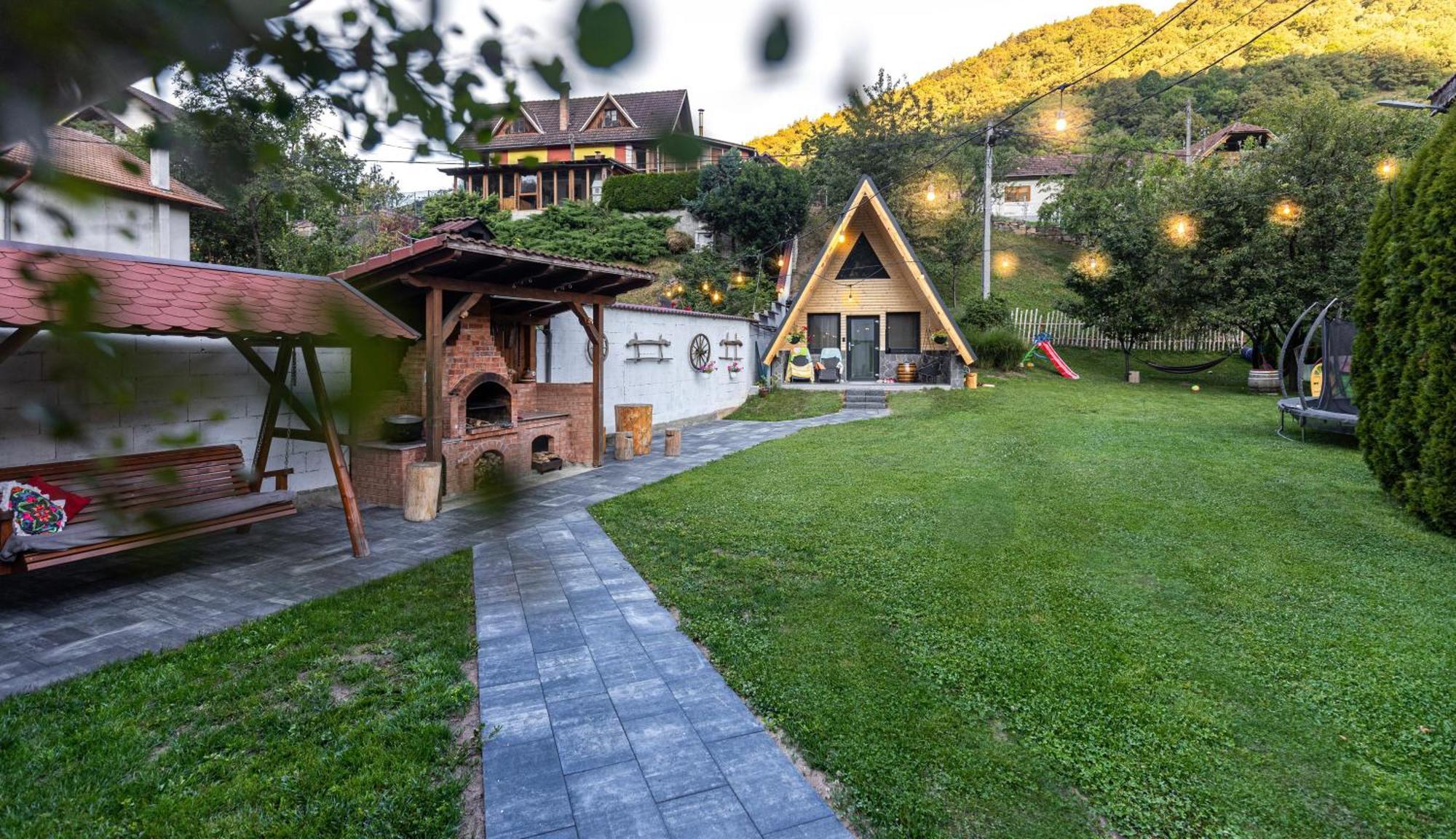 Pensiunea Casa Iulia A-Frame Martinie Esterno foto